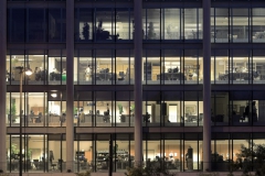 人社部发布一季度100个短缺职业排行：营销员位列第一，快递员跃居第二